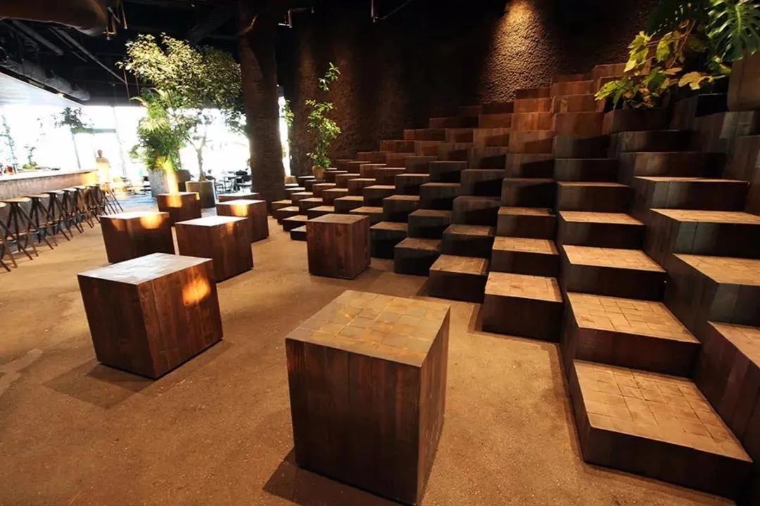 咖啡厅这个日本餐饮空间设计，带你来到热带丛林