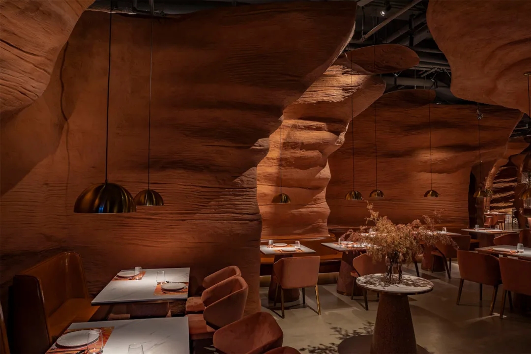 咖啡厅深圳餐饮空间设计，让你穿梭在原始峡谷之中