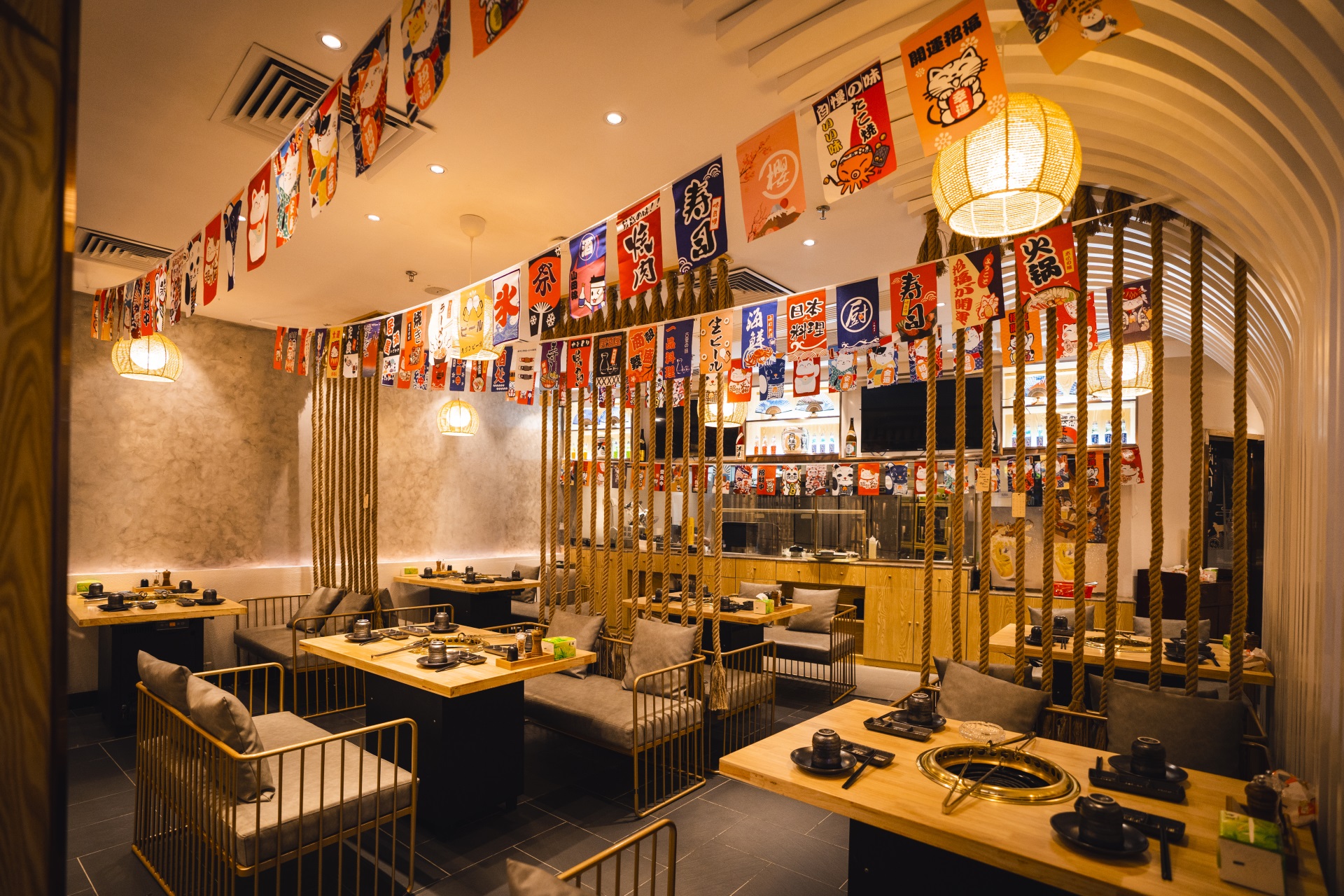 咖啡厅如何通过深圳餐饮空间设计来确定餐厅的装修风格？