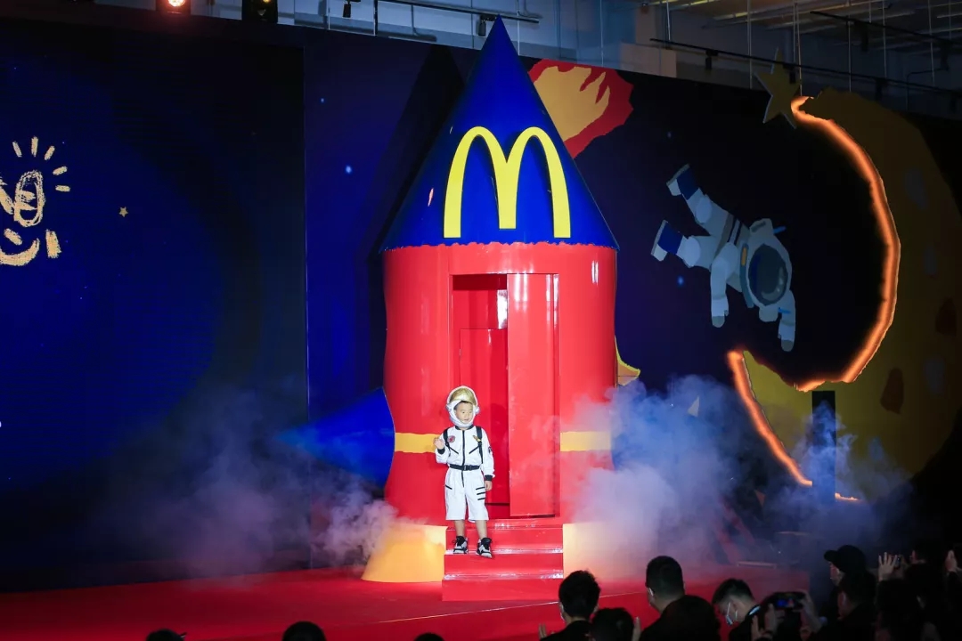 咖啡厅麦当劳中国为孩子“点亮梦想”，带你上天！