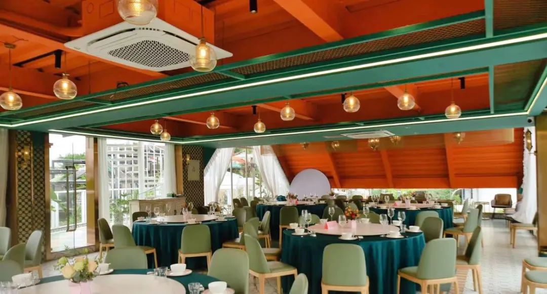 咖啡厅将色彩碰撞到底，看这家深圳餐饮空间设计如何诠释独特的摩洛哥风情